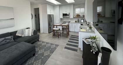 Casa de Orchard, 1BR/1BA Guest House in Point Loma