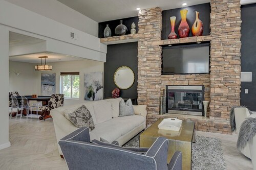 Family Friendly 5 Bed 5 Bath 6000 SF Ranch With Pool