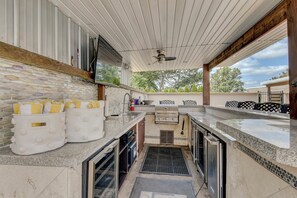 Geladeira, micro-ondas, fogão, cooktop