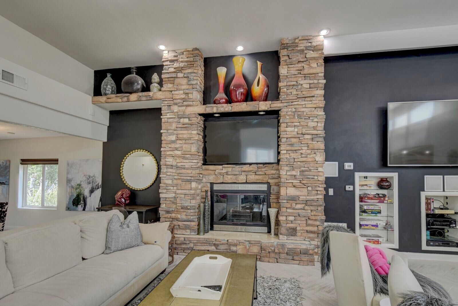 Smart TV, fireplace