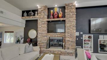 Smart TV, fireplace