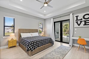 4 Schlafzimmer, Schreibtisch, Bügeleisen/Bügelbrett, Reisekinderbett