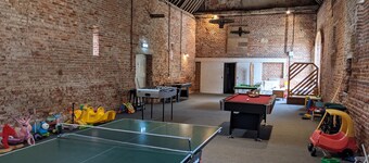 Waterside Cottage - sleeps 8 guests  in 3 bedrooms