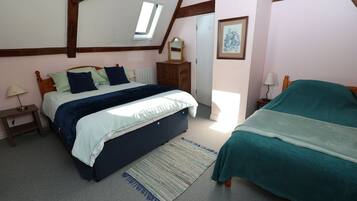 3 camere, ferro/asse da stiro, Wi-Fi gratuito, lenzuola