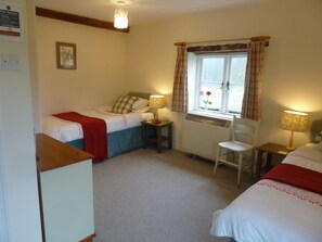 3 bedrooms, iron/ironing board, free WiFi, bed sheets