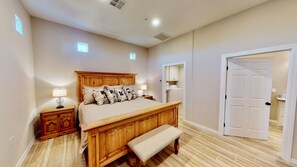 6 bedrooms, desk, iron/ironing board, free WiFi