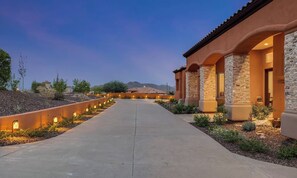 Property grounds - Private Home in Scottsdale/Fountain Hills, AZ. Movie Theater, Pool, Hot Tub, Pool Table, Casita (Fountain Hills)