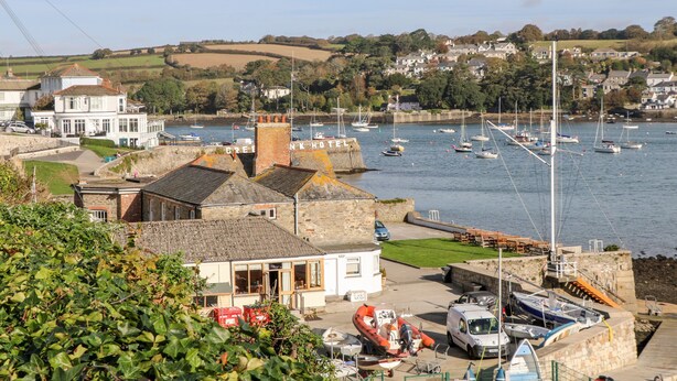 A coastal town with a marina, stone buildings, and a view of the sea. - Flat 6 (Falmouth)
