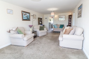 Cottage | Living area