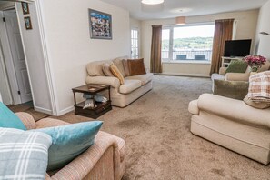 Cottage | Living area