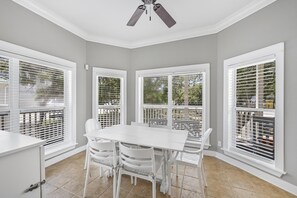 Casa, varias camas (Ocean Glory) | Restaurantes