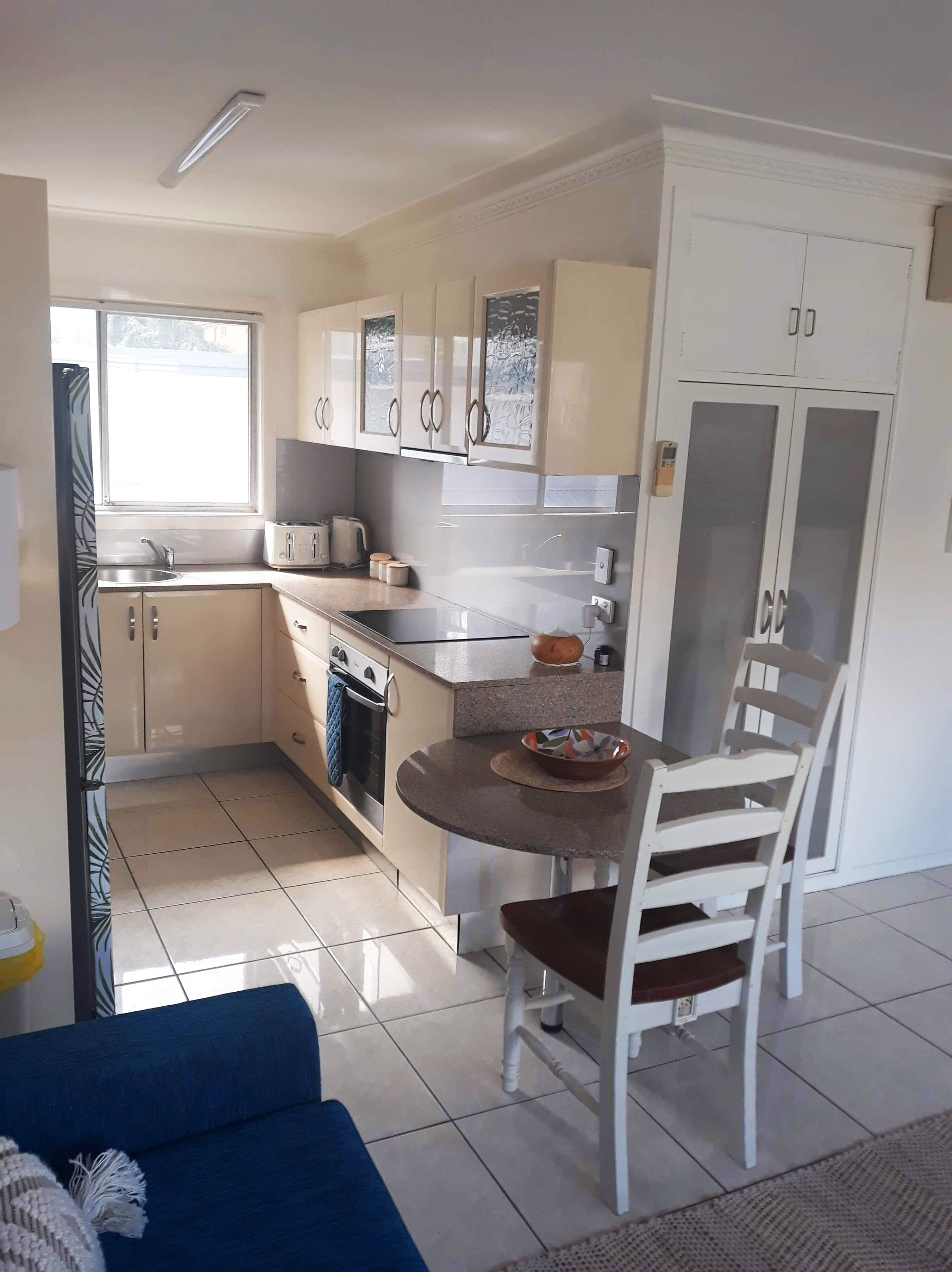 Cosy rainbow bay unit 100m from the beach — image 7