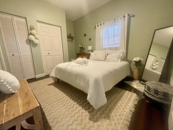 1 habitación, tabla de planchar con plancha, wifi gratis y ropa de cama 