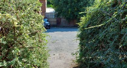 Beautiful 1bed Apartment With a Back Garden