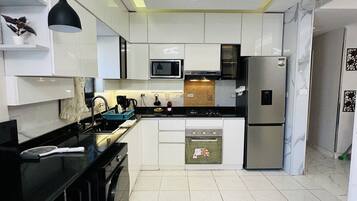Fridge, microwave, oven, stovetop