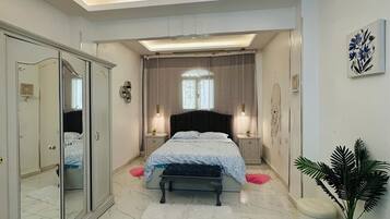 3 chambres, coffres-forts dans les chambres, fer et planche Ă repasser