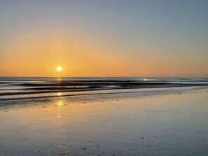 بالقرب من الشاطئ