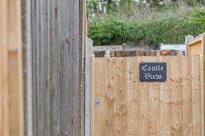 Unclassified image, 4 of 31, button