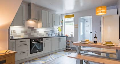 Charming cottage in a great location in Dover, just 10 minutes walk from the beach