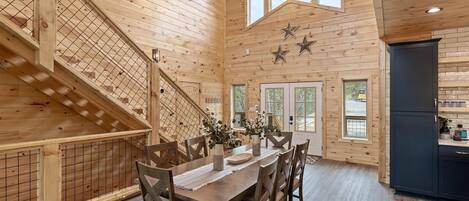 Cabin, 5 Bedrooms | Private kitchen | Fridge, oven, stovetop, coffee/tea maker