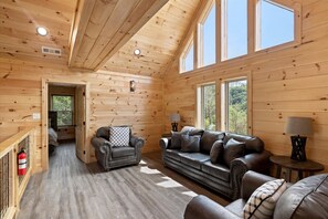 Cabin, 5 Bedrooms | Living room