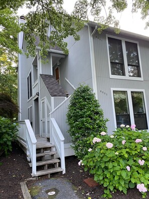 Exterior detail - 5 minutes to the beach! Family friendly Sea Colony beach condo (Bethany Beach)