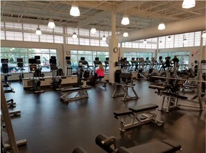 Fitness facility - 5 minutes to the beach! Family friendly Sea Colony beach condo (Bethany Beach)