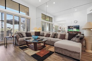Smart TV, fireplace