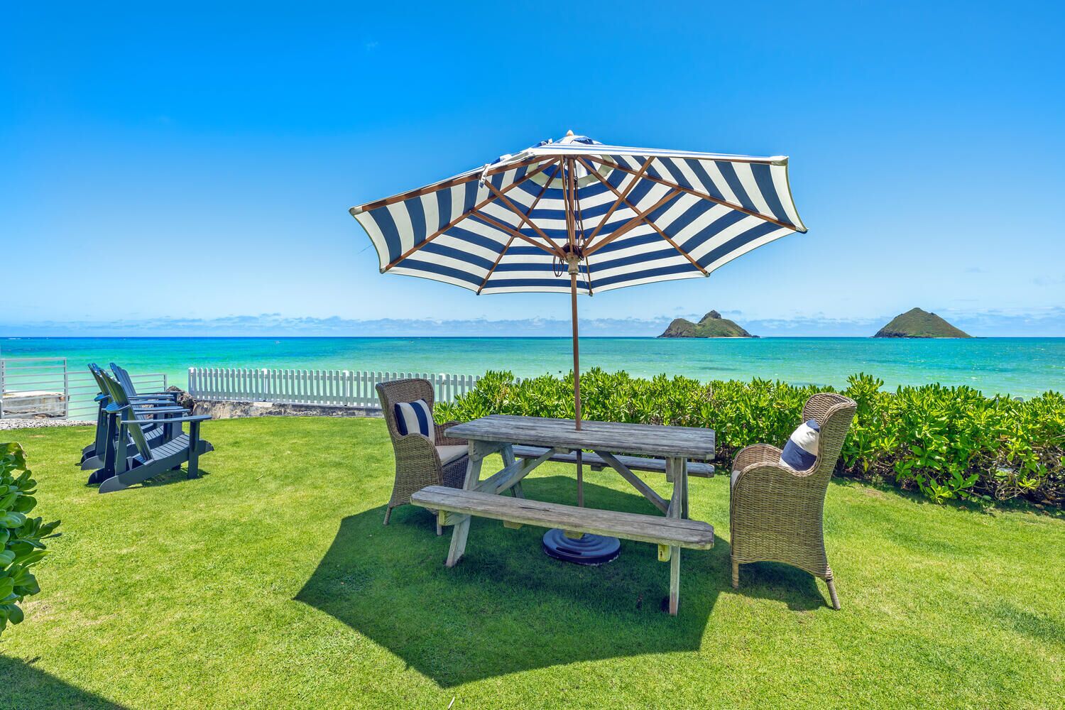 Licensed Lanikai Beach House with unobstructed views of the Mokulua Islands! 