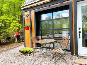 Outdoor dining - Beautiful  1-bedroom Cottage on Shawanaga Lake (Whitestone)