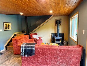 Interior - Beautiful  1-bedroom Cottage on Shawanaga Lake (Whitestone)