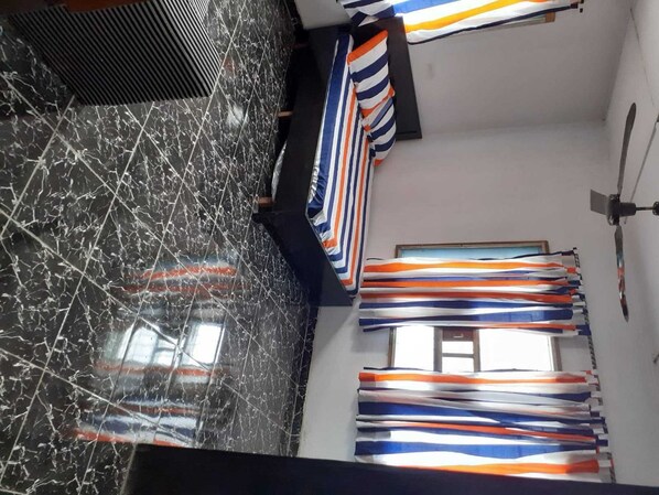 Huoneisto | 3 makuuhuonetta, silitysrauta/-lauta