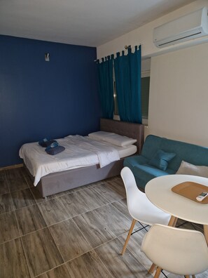 7 bedrooms, WiFi - newly open accomod. new builiding. close to everything in city of zagreb,digital (Zagreb)