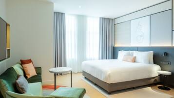 Studio, 1 Queen Bed, Non Smoking | Desk, soundproofing, iron/ironing board, free WiFi