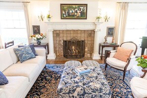 Smart TV, fireplace, DVD player, books
