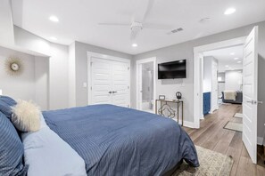 1 bedroom, iron/ironing board, free WiFi, bed sheets - Luxury & Style Meets High Tech in Heart of ATL (Atlanta)