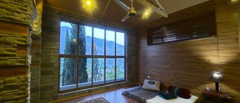 1 habitación, escritorio, tabla de planchar con plancha y wifi gratis