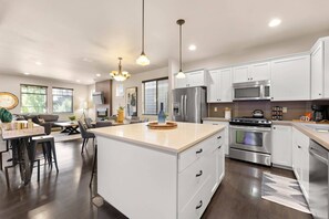 Kühlschrank, Mikrowelle, Geschirrspüler