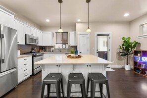 Kühlschrank, Mikrowelle, Geschirrspüler