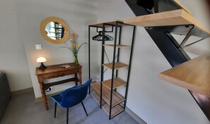 Interior - Beautiful apartment in country house. Saint Remy de Provence. (st remy de provence)