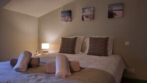 2 bedrooms, desk, travel crib, free WiFi - Beautiful apartment in country house. Saint Remy de Provence. (st remy de provence)