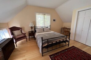 Bureau, fer et planche à repasser, lit parapluie, Wi-Fi gratuit