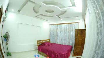 Apartment | 4 bedrooms, free WiFi, bed sheets