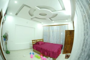 Apartment | 4 bedrooms, free WiFi, bed sheets - 4 Bed Flat - Sleeps 8 - Pets - Smoking - Parking (Thodupuzha)