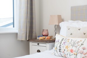 2 bedrooms, desk, iron/ironing board, Internet