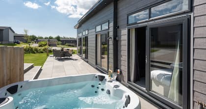 Primrose Lodge, 25 Roadford Lake Lodges