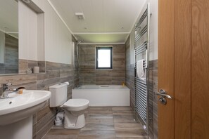 Shower - Primrose Lodge, 25 Roadford Lake Lodges (Lifton)