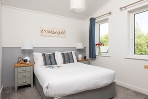 3 bedrooms, desk, iron/ironing board, Internet