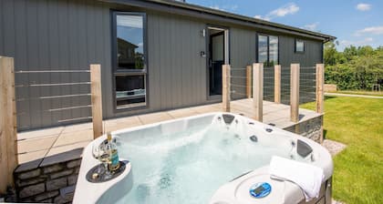 Relaxing hot tub - Parking - Free wi-Fi