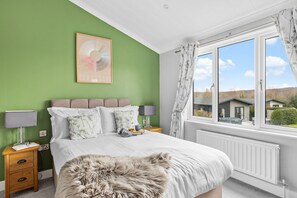 3 camere, una scrivania, ferro/asse da stiro, culla da viaggio